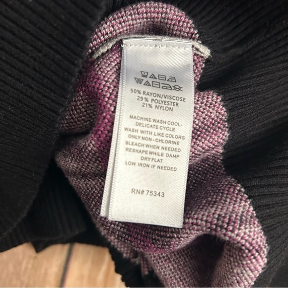 Tahari Plaid Pullover Sweater | Size M - Picture 4 of 4